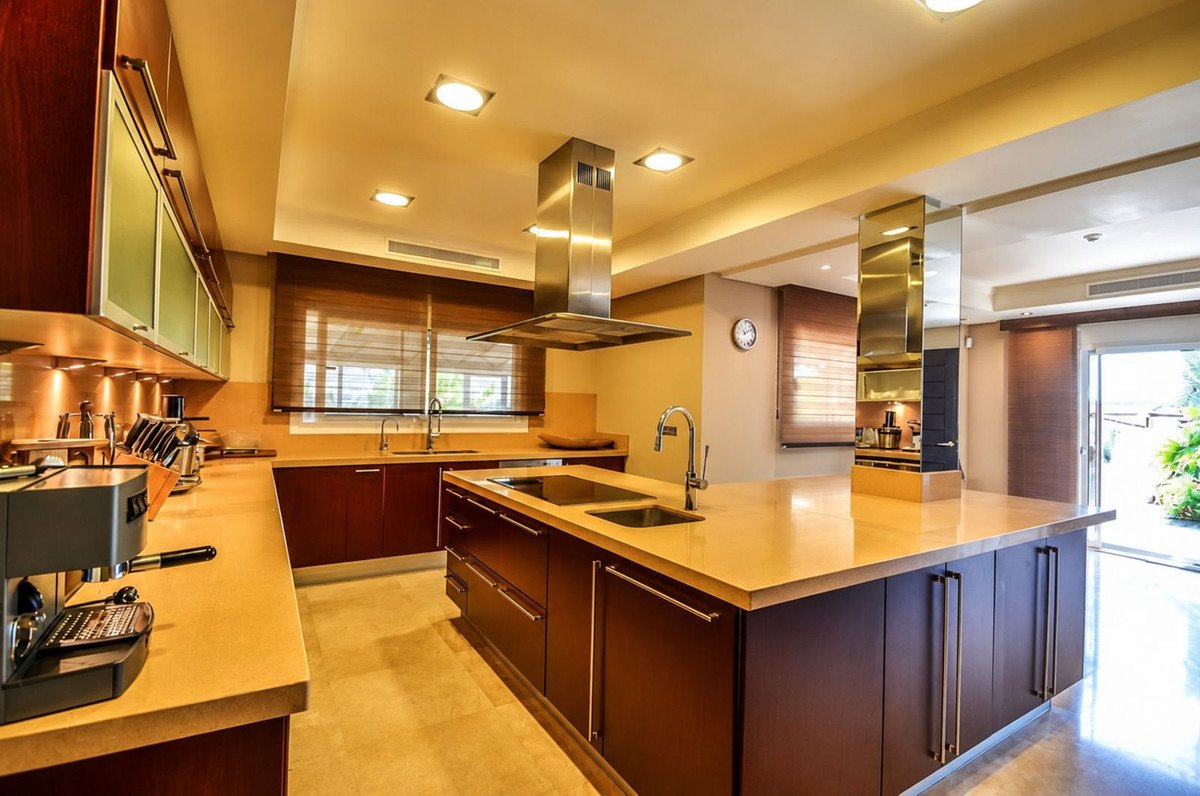 5 Bed Detached Villa in Marbella