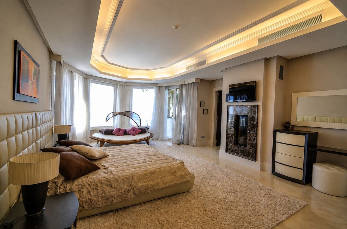 5 Bed Detached Villa in Marbella