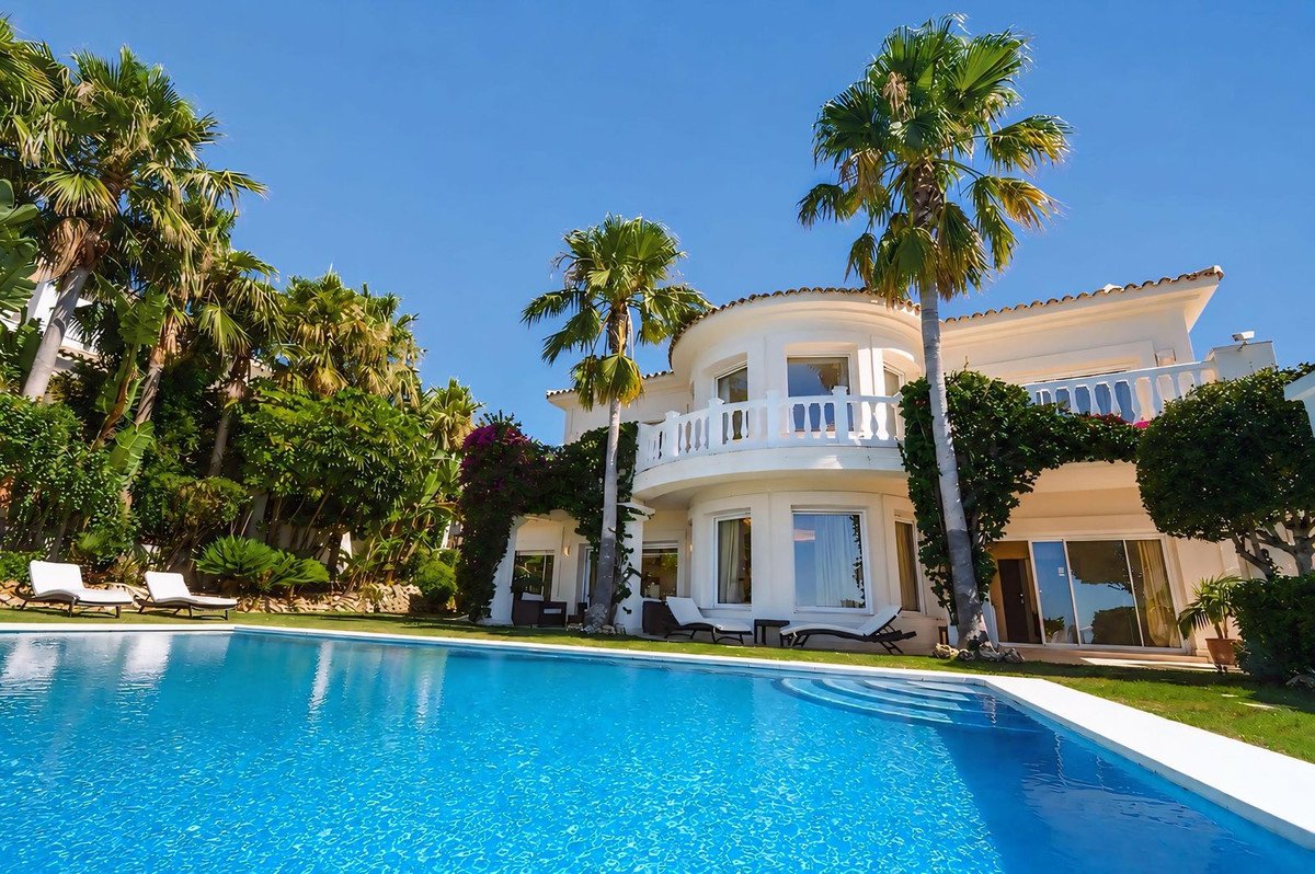 5 Bed Detached Villa in Marbella