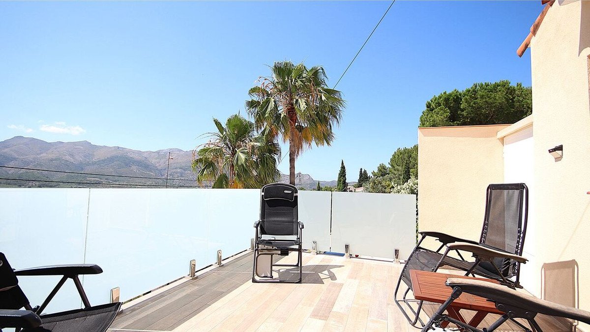 4 Bed Detached Villa in Orba