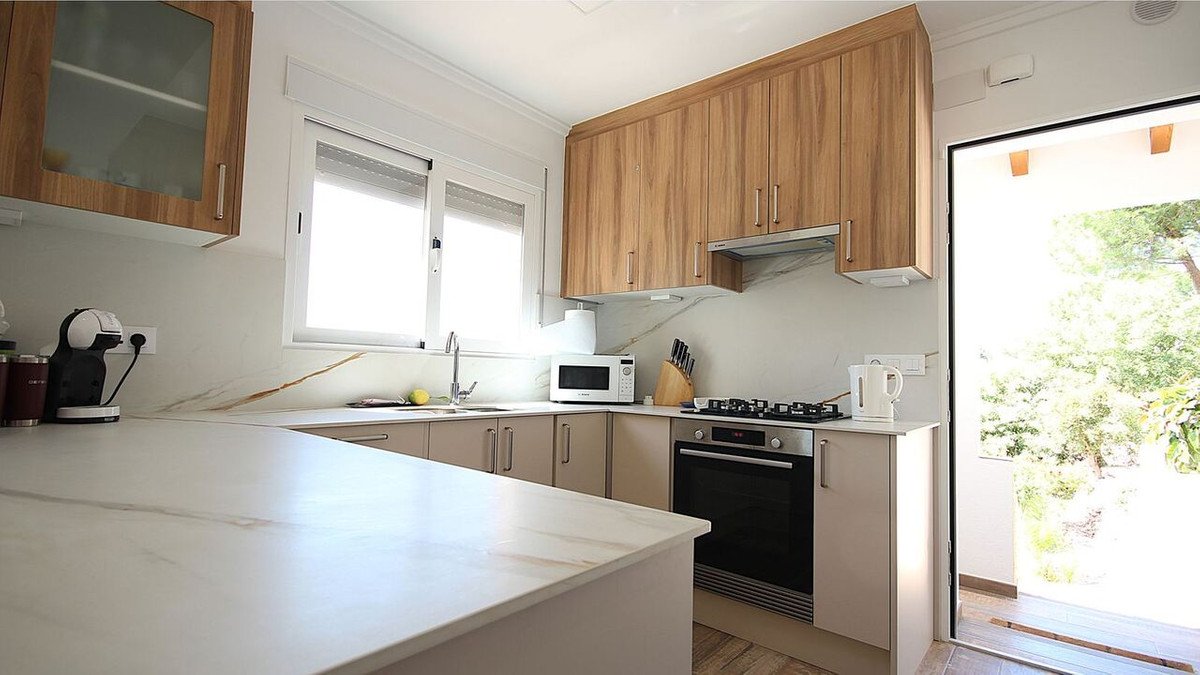 4 Bed Detached Villa in Orba