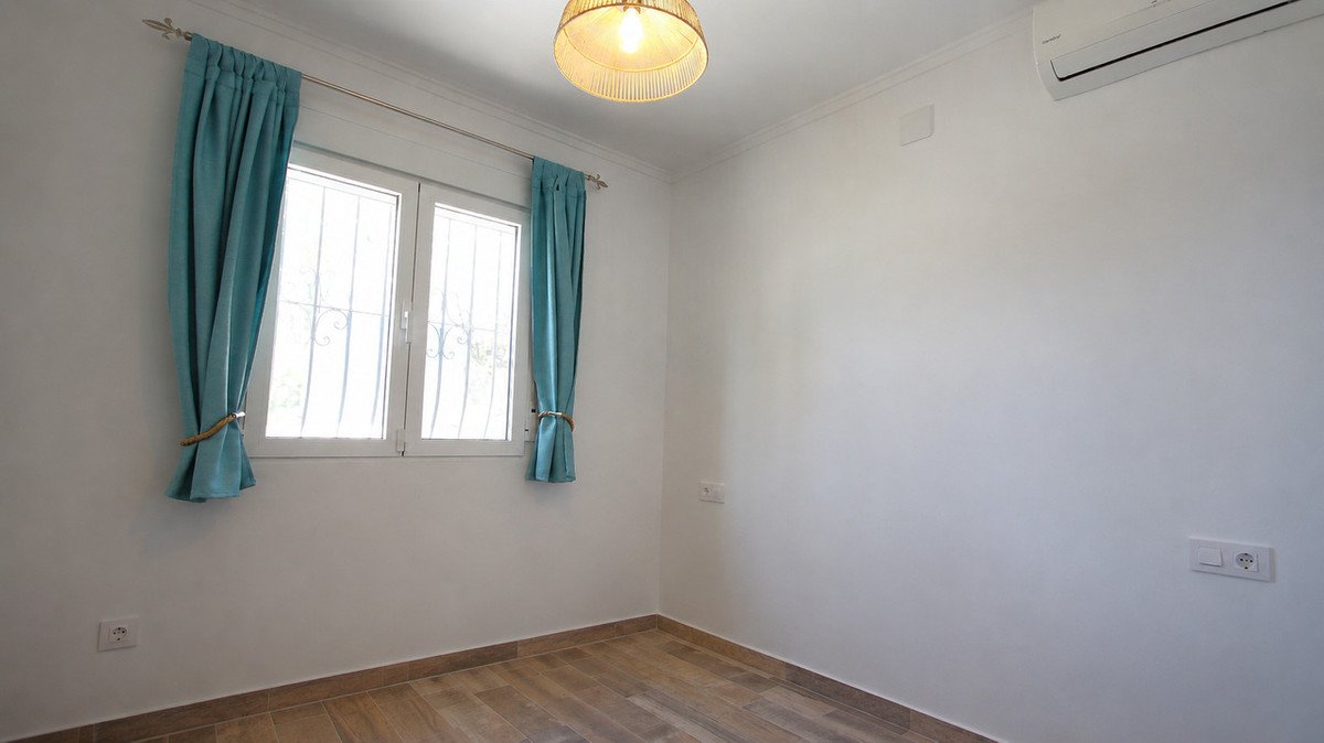 4 Bed Detached Villa in Orba