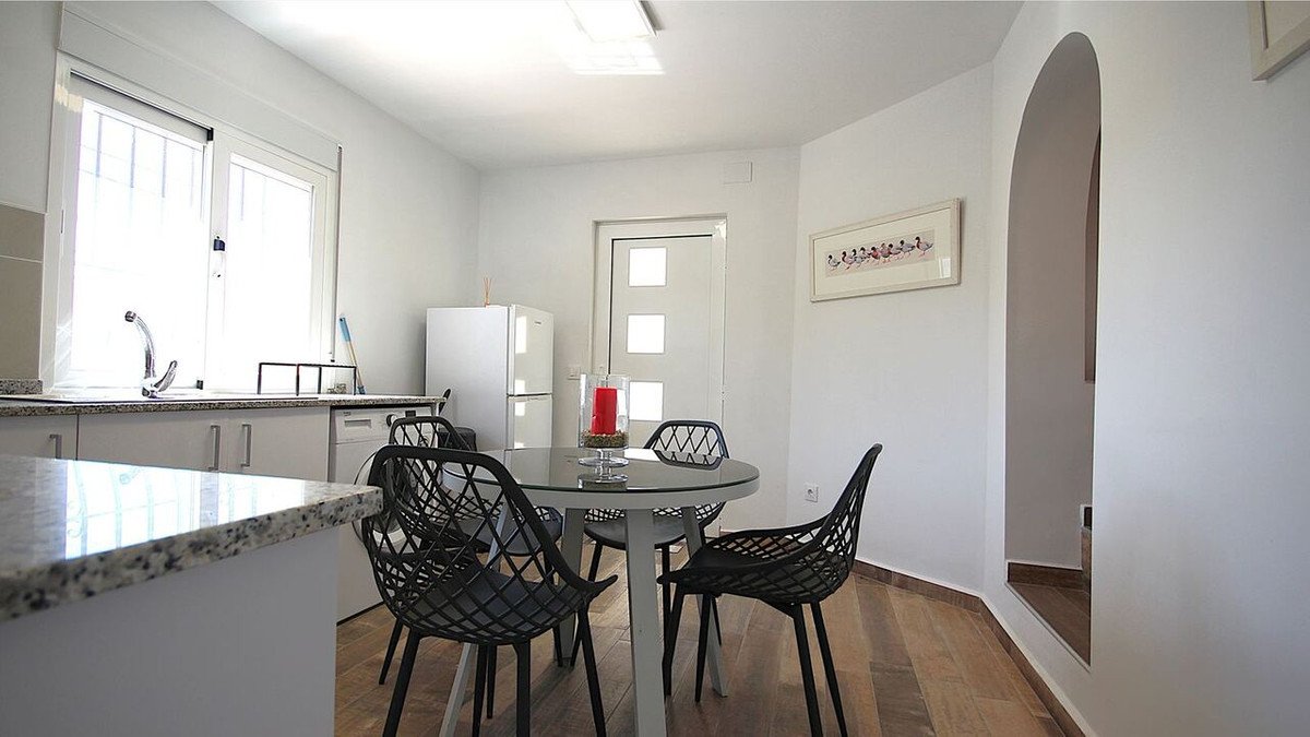4 Bed Detached Villa in Orba