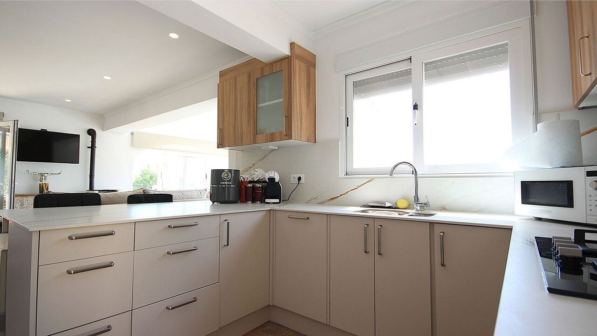 4 Bed Detached Villa in Orba