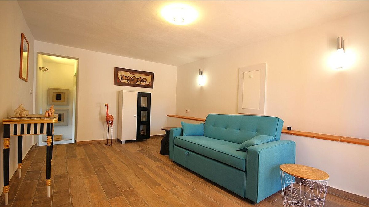 4 Bed Detached Villa in Orba