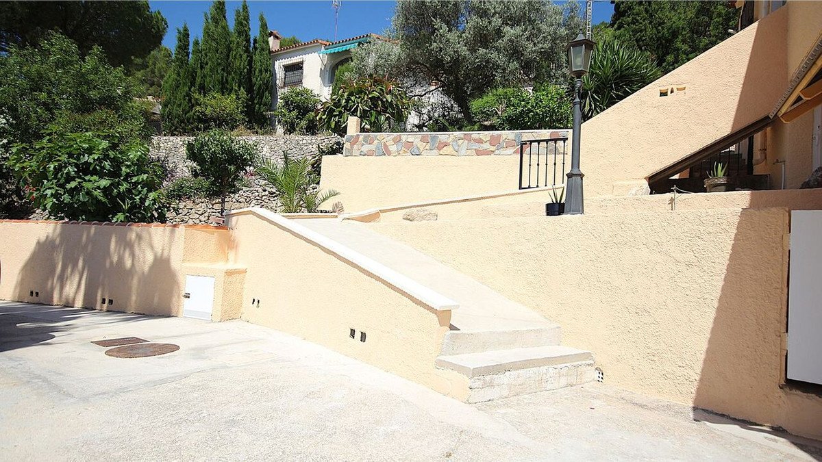 4 Bed Detached Villa in Orba