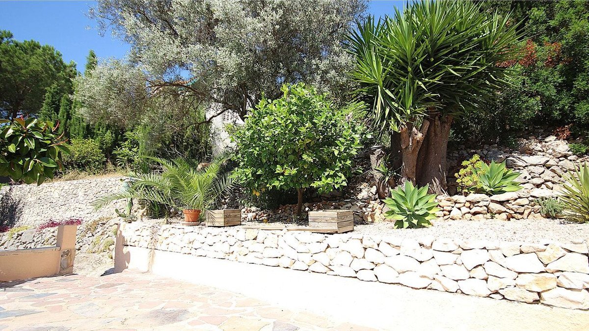 4 Bed Detached Villa in Orba