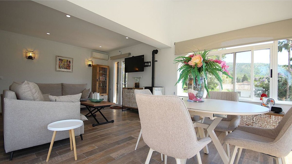 4 Bed Detached Villa in Orba
