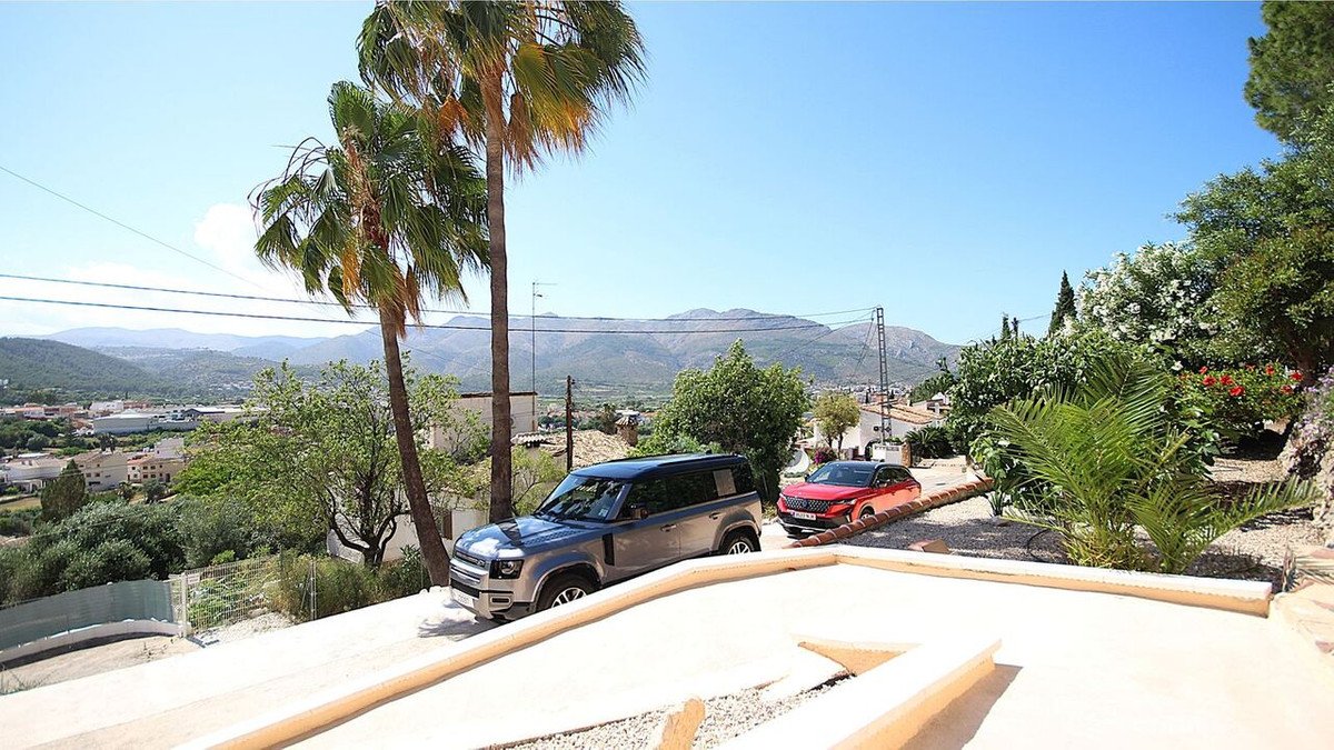 4 Bed Detached Villa in Orba