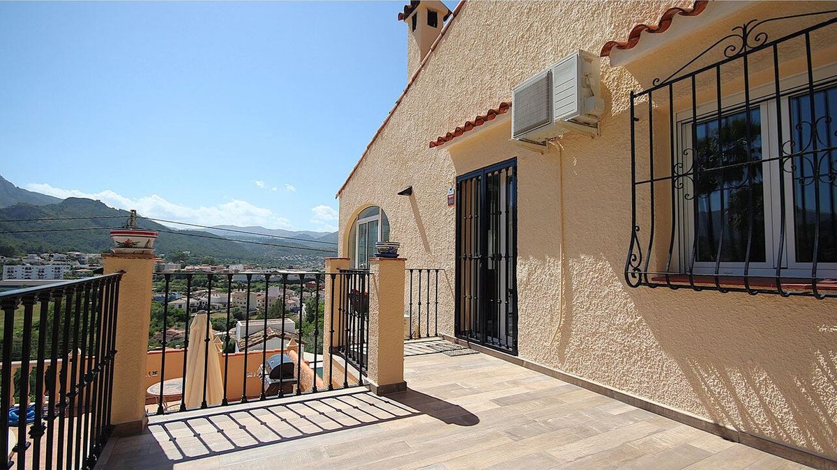 4 Bed Detached Villa in Orba