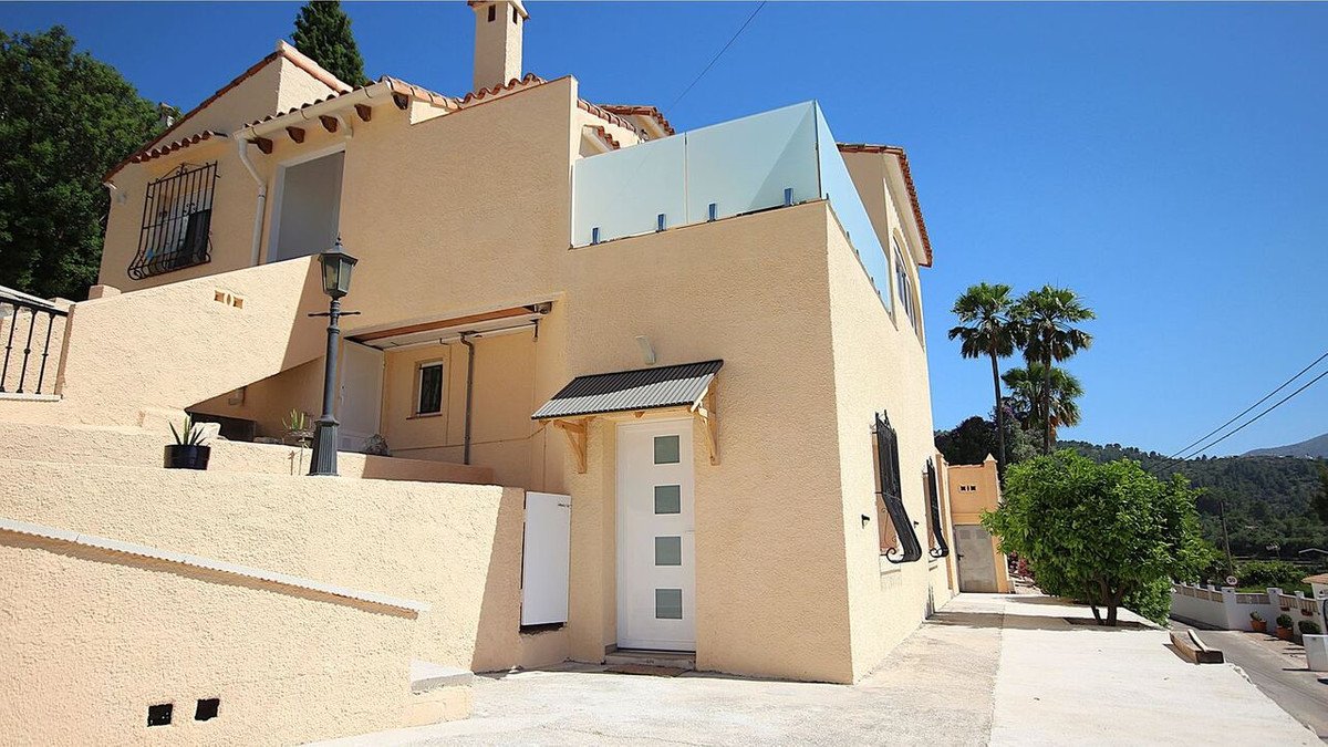 4 Bed Detached Villa in Orba