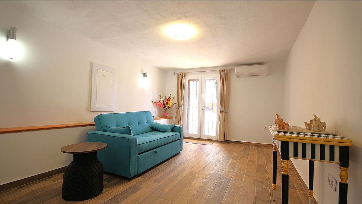 4 Bed Detached Villa in Orba