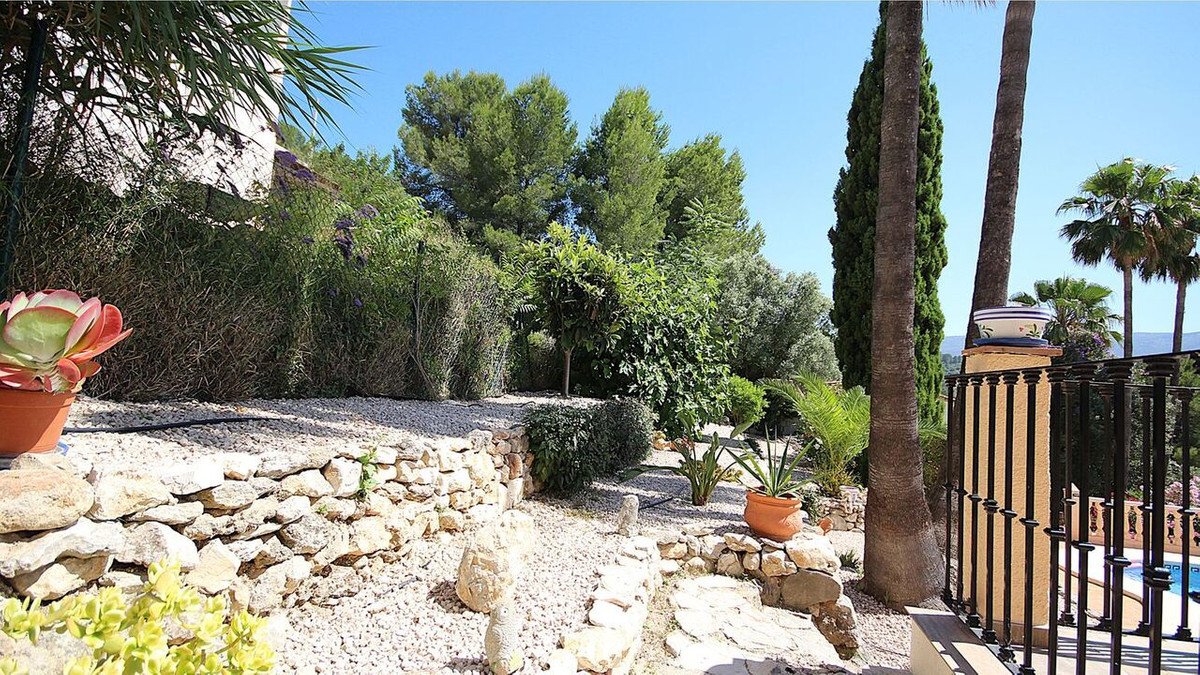4 Bed Detached Villa in Orba