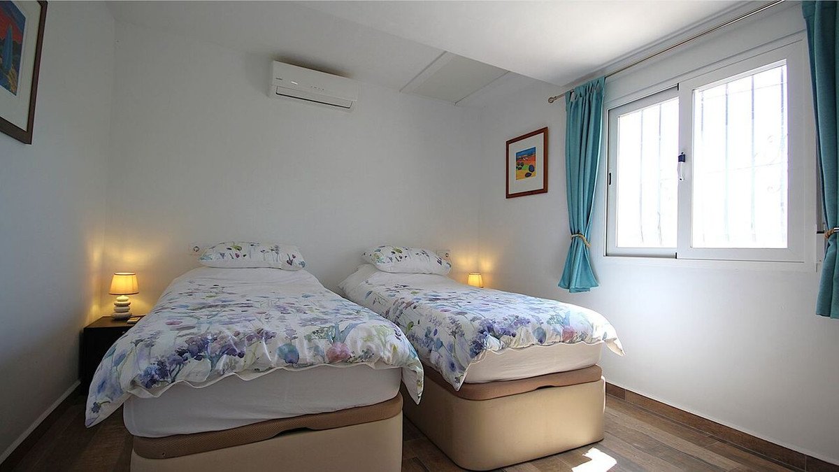 4 Bed Detached Villa in Orba