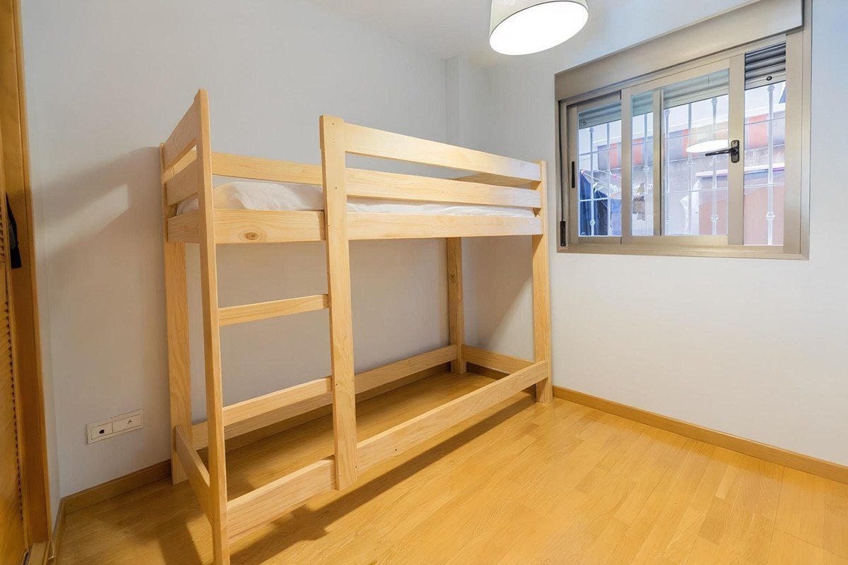 2 Bed Middle Floor Apartment in Málaga