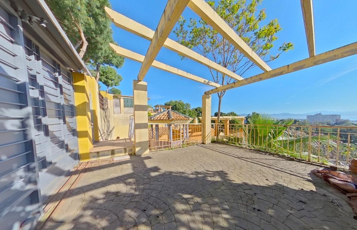 4 Bed Detached Villa in Torremolinos