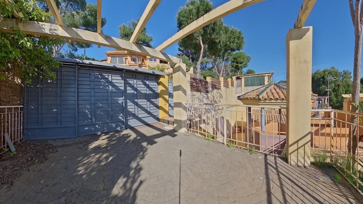 4 Bed Detached Villa in Torremolinos