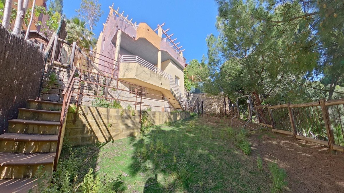 4 Bed Detached Villa in Torremolinos