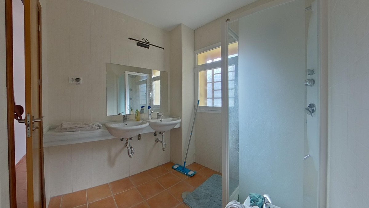 4 Bed Detached Villa in Torremolinos