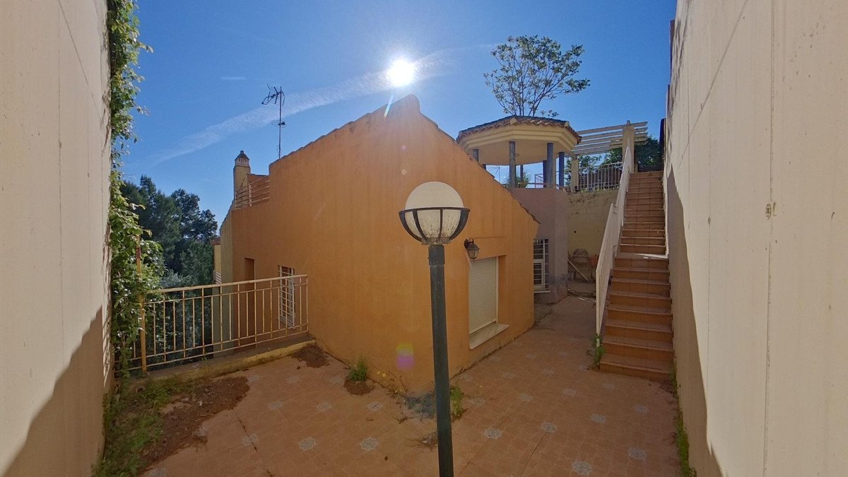4 Bed Detached Villa in Torremolinos
