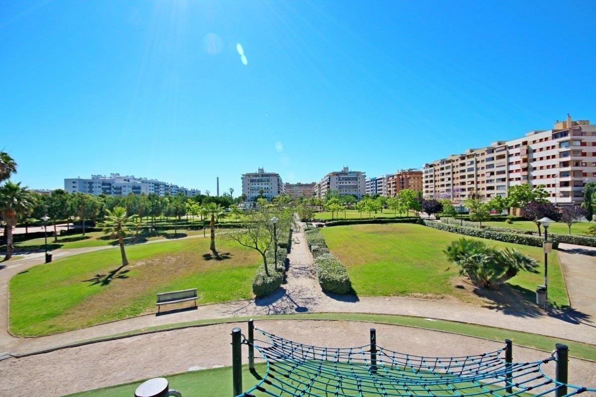 3 Bed Middle Floor Apartment in Málaga