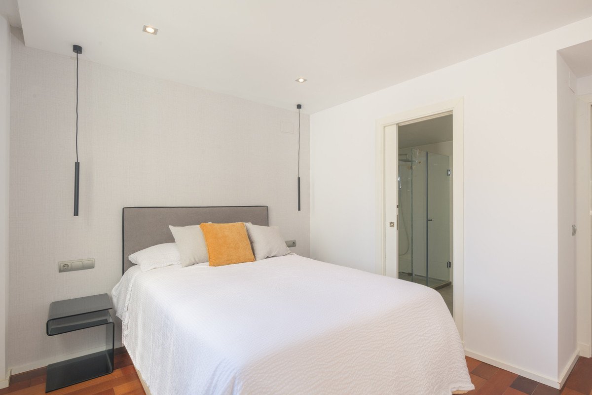 2 Bed Middle Floor Apartment in Centro Histórico