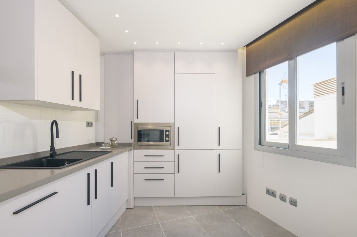 2 Bed Middle Floor Apartment in Centro Histórico