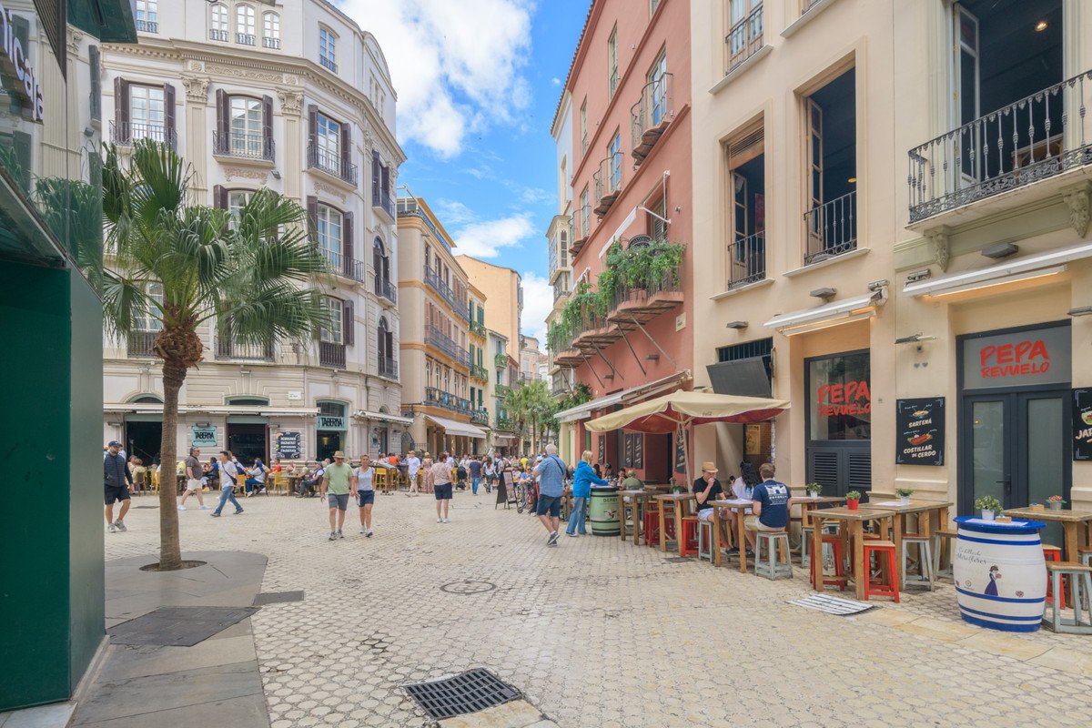 2 Bed Middle Floor Apartment in Centro Histórico