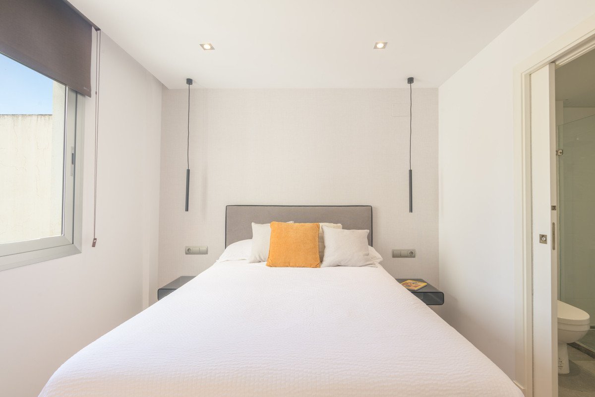 2 Bed Middle Floor Apartment in Centro Histórico