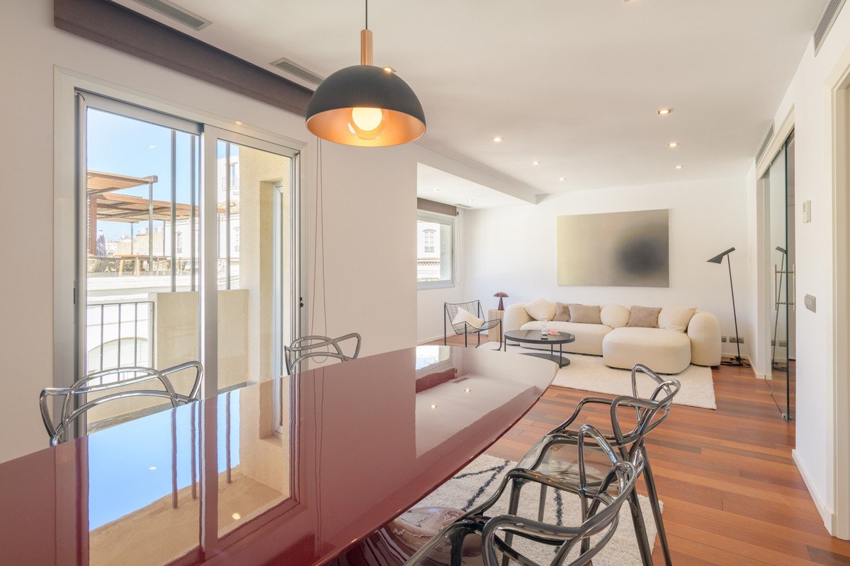 2 Bed Middle Floor Apartment in Centro Histórico