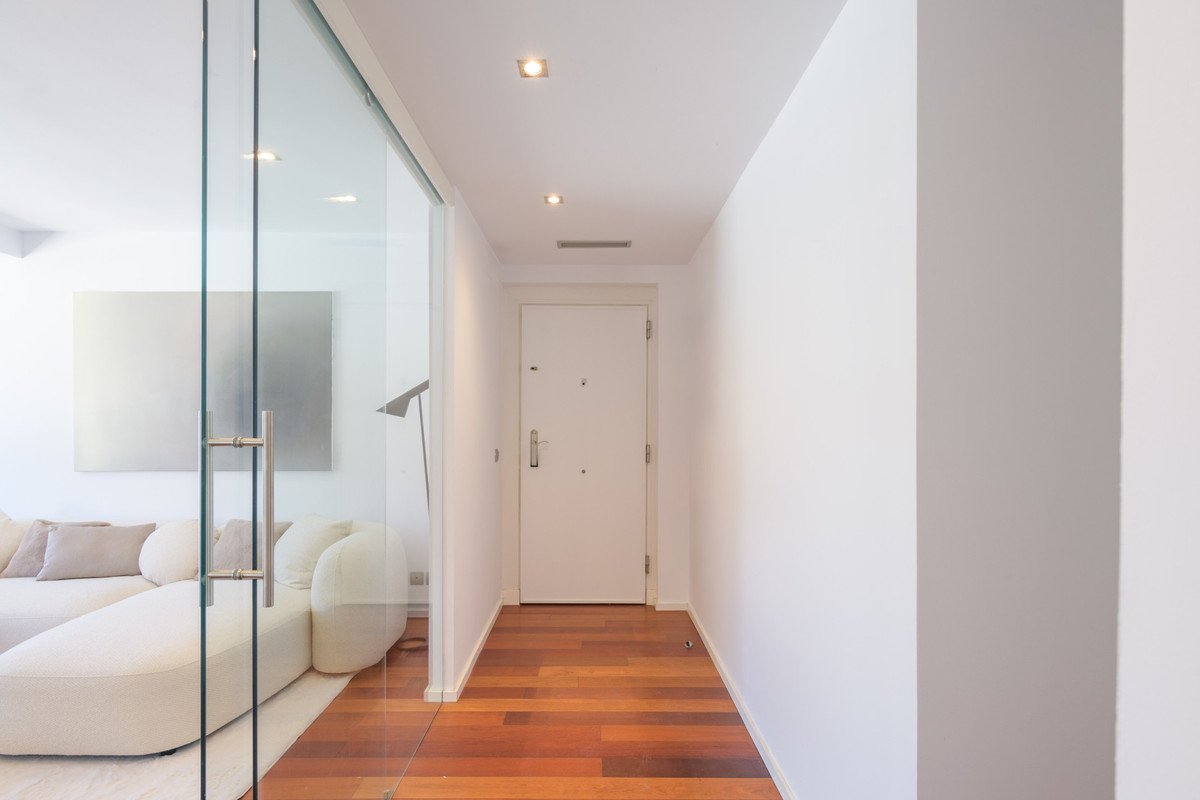 2 Bed Middle Floor Apartment in Centro Histórico