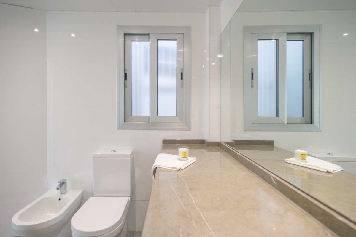 2 Bed Middle Floor Apartment in Centro Histórico