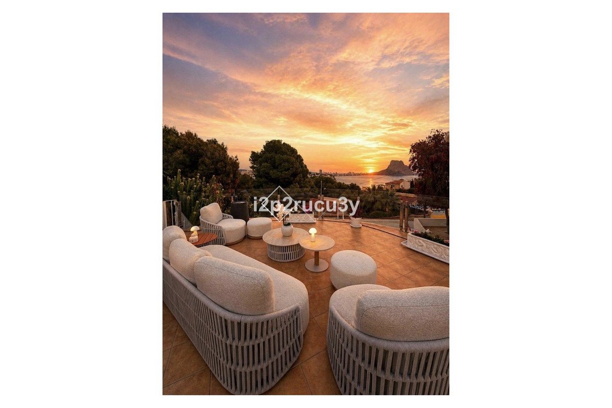 6 Bed Detached Villa in Calpe