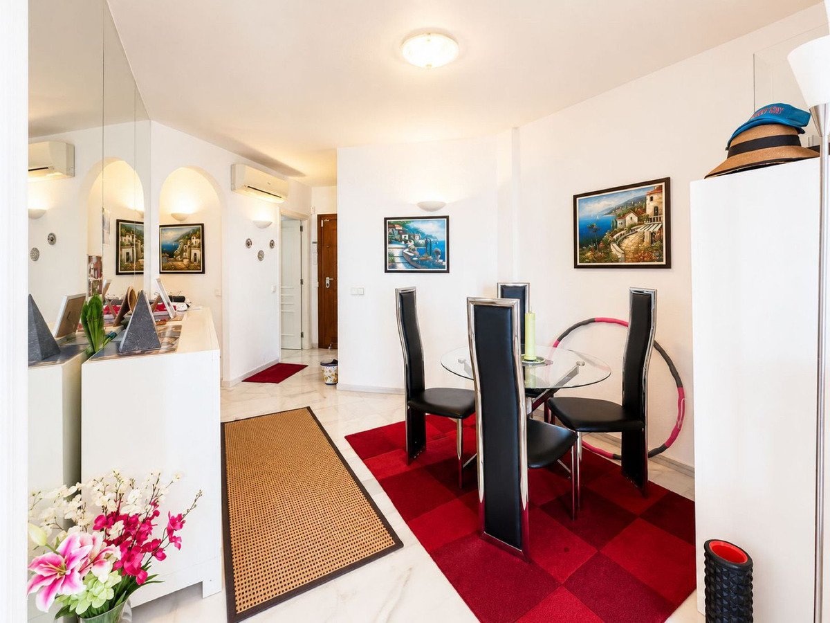 2 Bed Middle Floor Apartment in Calahonda