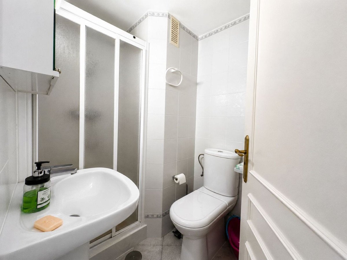 2 Bed Middle Floor Apartment in Calahonda