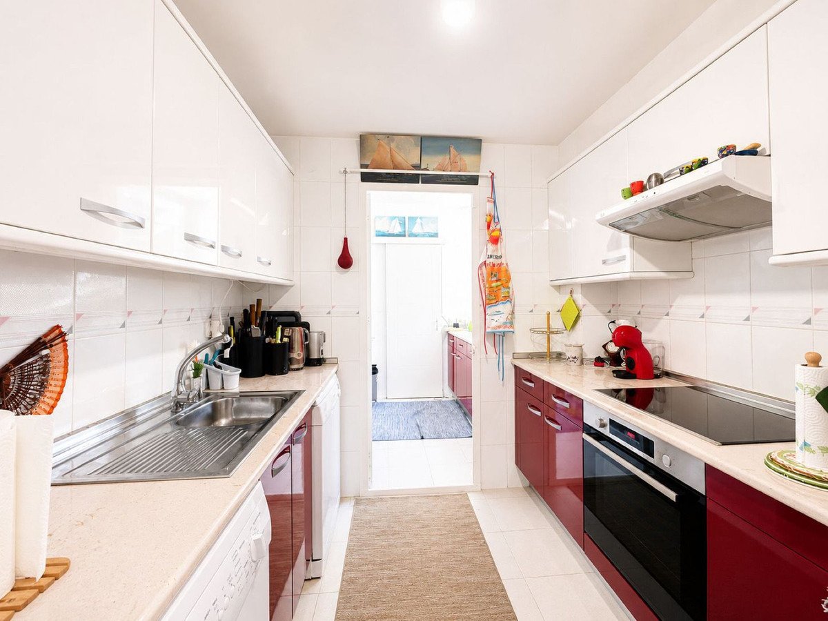 2 Bed Middle Floor Apartment in Calahonda