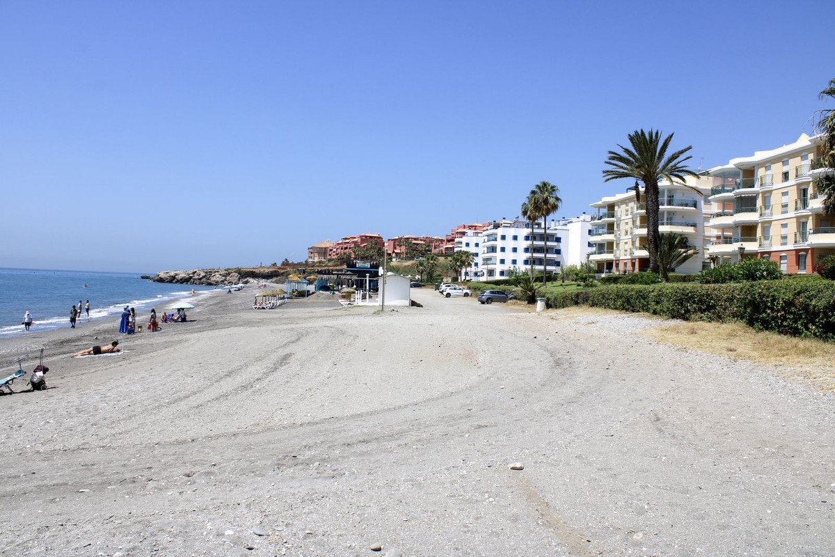 2 Bed Top Floor Apartment in Torrox Costa