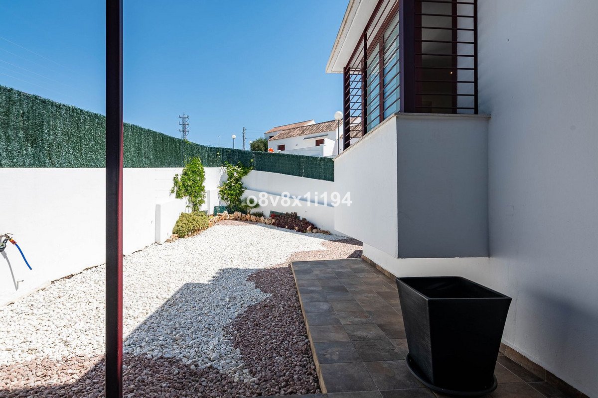 4 Bed Semi-Detached House in Casares