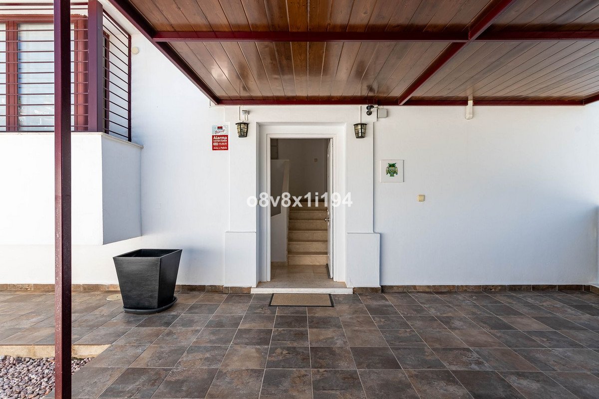 4 Bed Semi-Detached House in Casares