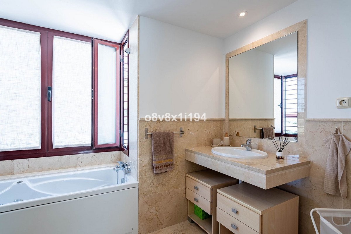 4 Bed Semi-Detached House in Casares