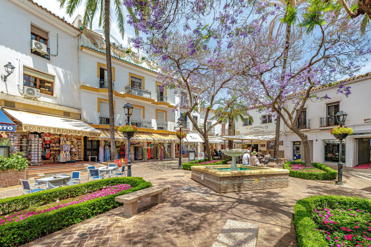 3 Bed Middle Floor Apartment in Marbella