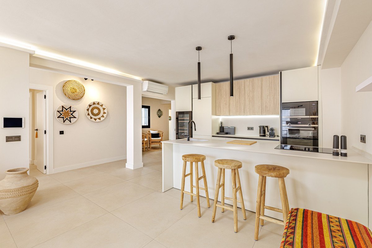 3 Bed Middle Floor Apartment in Marbella