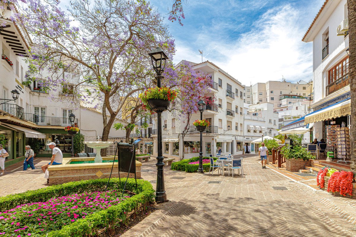 3 Bed Middle Floor Apartment in Marbella