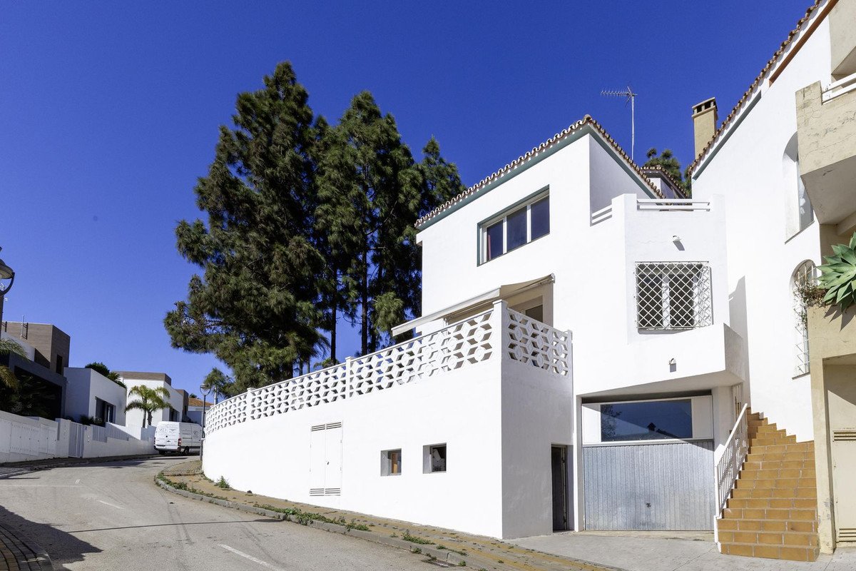 3 Bed Detached Villa in Marbella