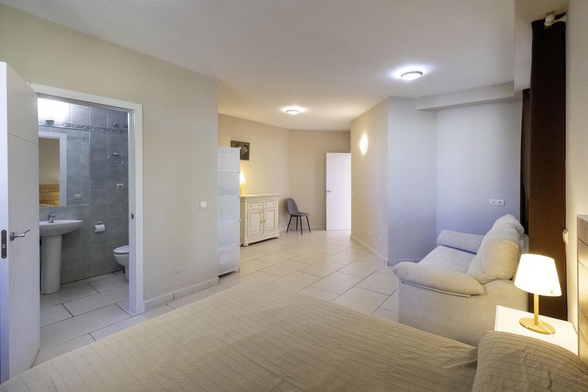 3 Bed Detached Villa in Marbella