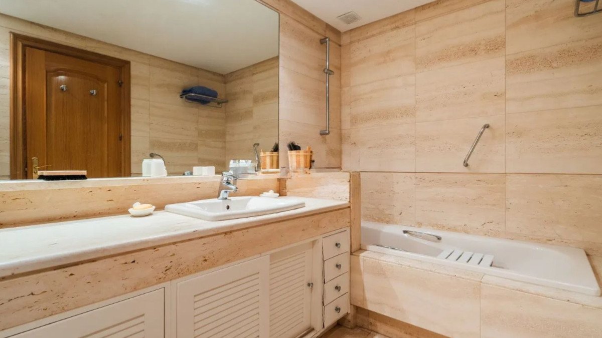 2 Bed Ground Floor Apartment in Marbella