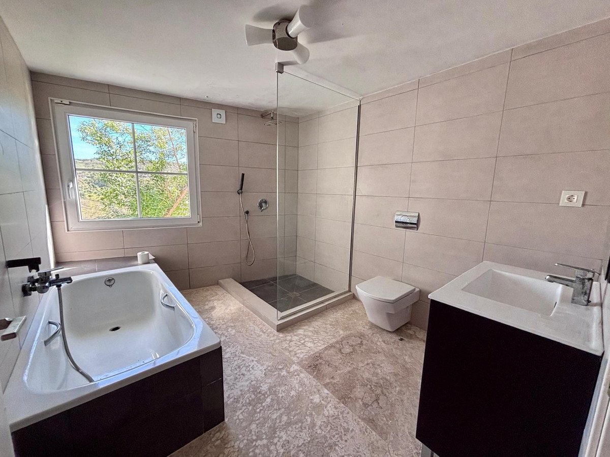 5 Bed Detached Villa in La Cala
