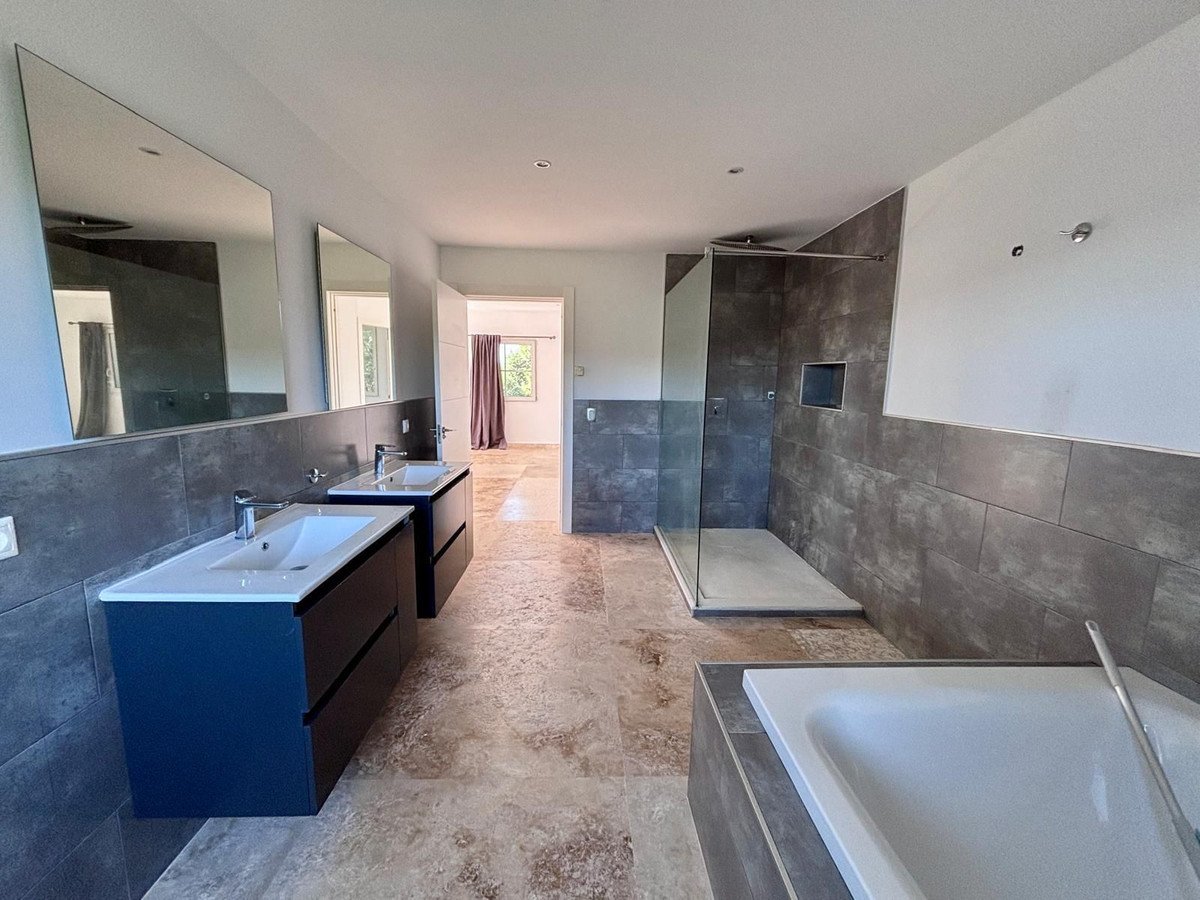 5 Bed Detached Villa in La Cala
