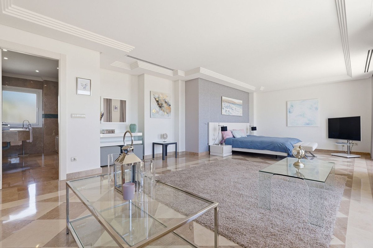2 Bed Penthouse Duplex in Nueva Andalucía