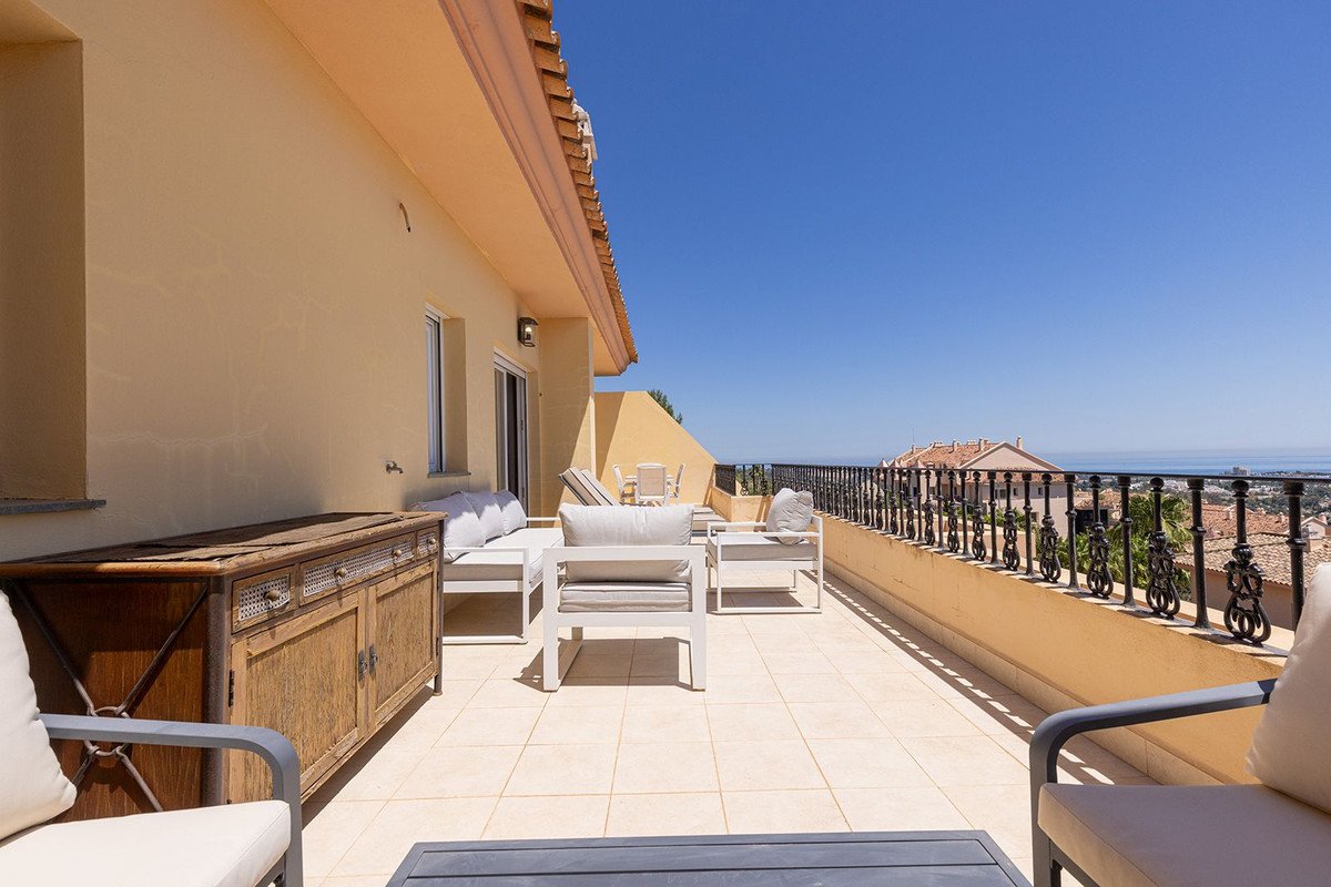 2 Bed Penthouse Duplex in Nueva Andalucía